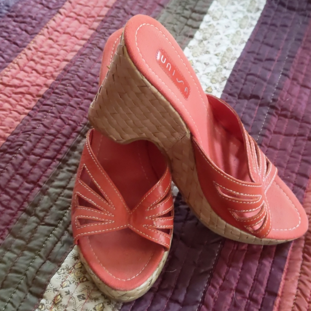 Ladies UNISA leather wedges, w/ wicker wedge